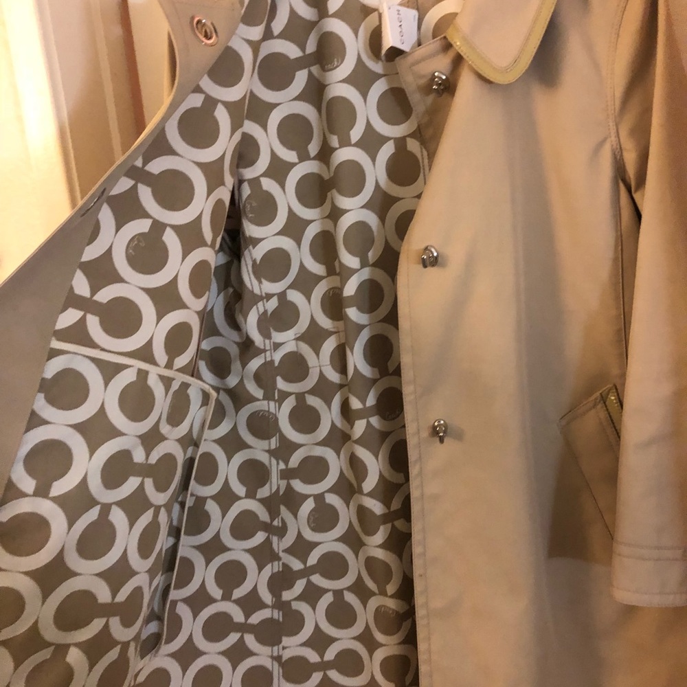 Coach Rain Coat 🧥 - Picture 4 of 5